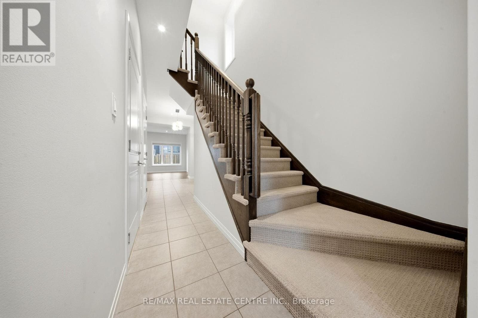 Single Family at 37- 30 Times Square Boulevard, Hamilton (Stoney Creek), Ontario - Photo 7 - RE/MAX Garden City Realty