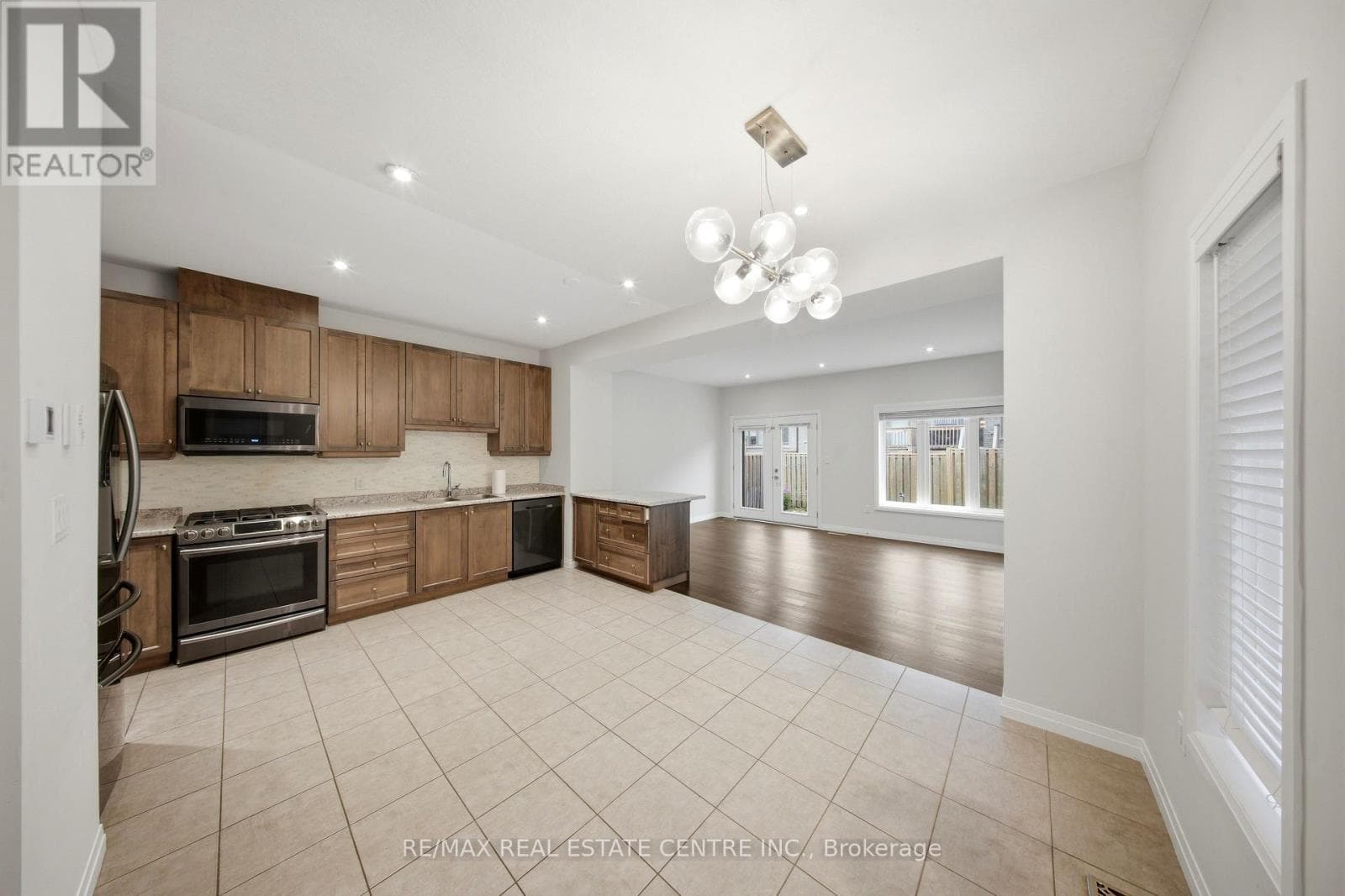 Single Family at 37- 30 Times Square Boulevard, Hamilton (Stoney Creek), Ontario - Photo 8 - RE/MAX Garden City Realty