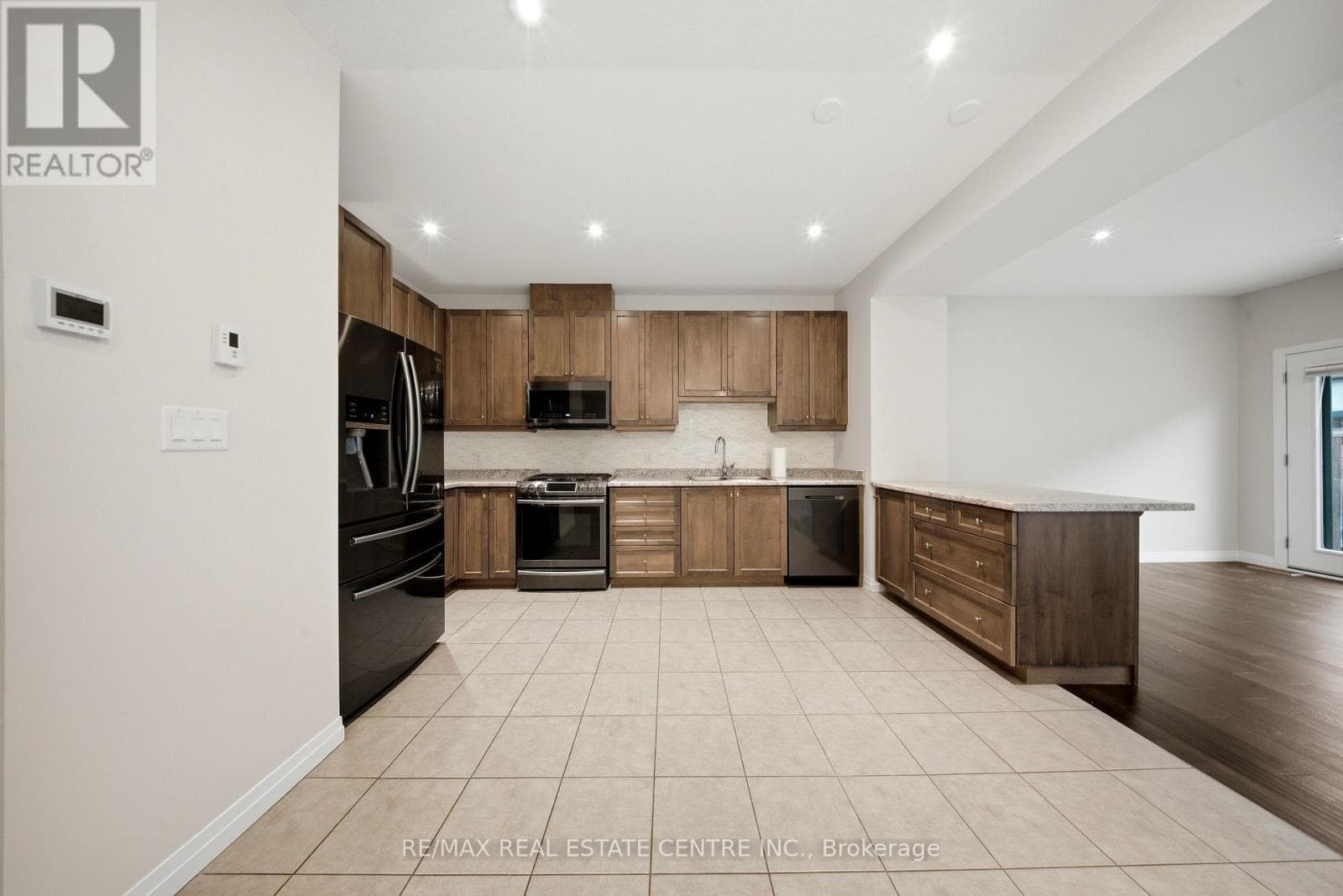 Single Family at 37- 30 Times Square Boulevard, Hamilton (Stoney Creek), Ontario - Photo 9 - RE/MAX Garden City Realty