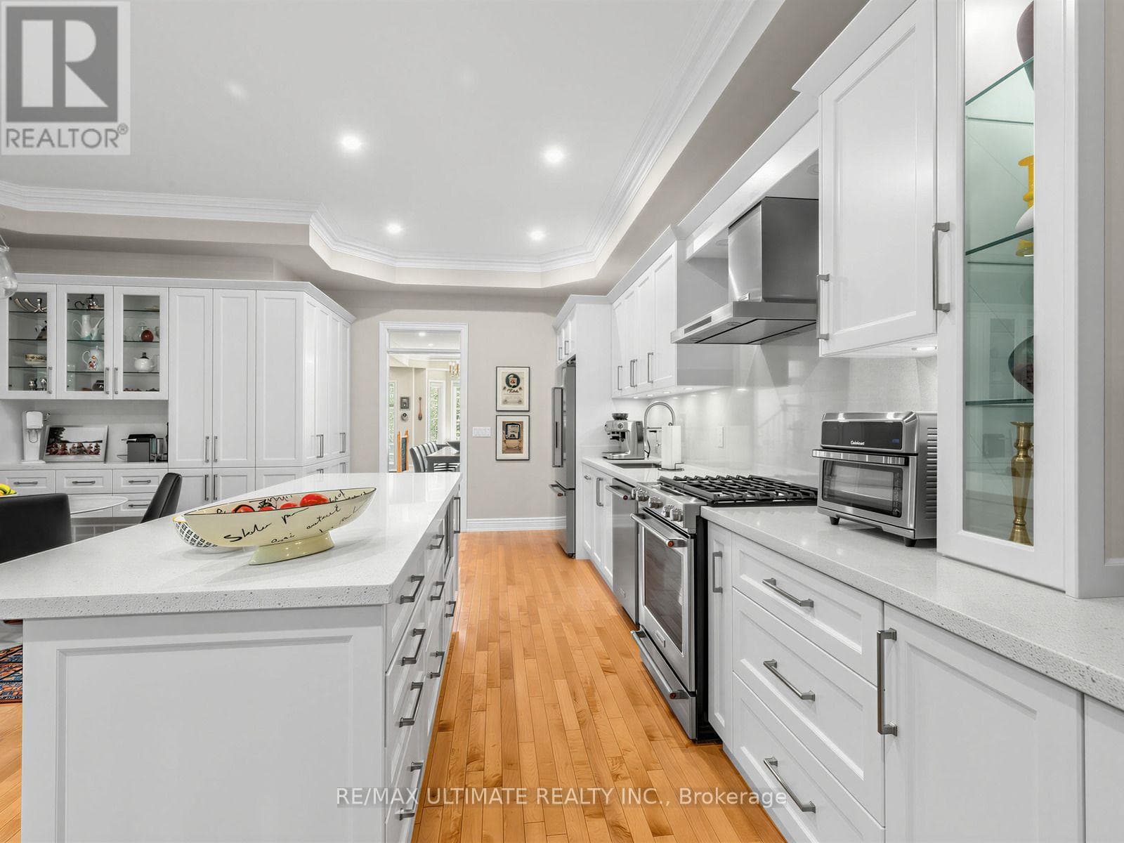 Single Family at 378 Melrose Avenue, Toronto (Bedford Park-Nortown), Ontario - Photo 7 - RE/MAX Garden City Realty
