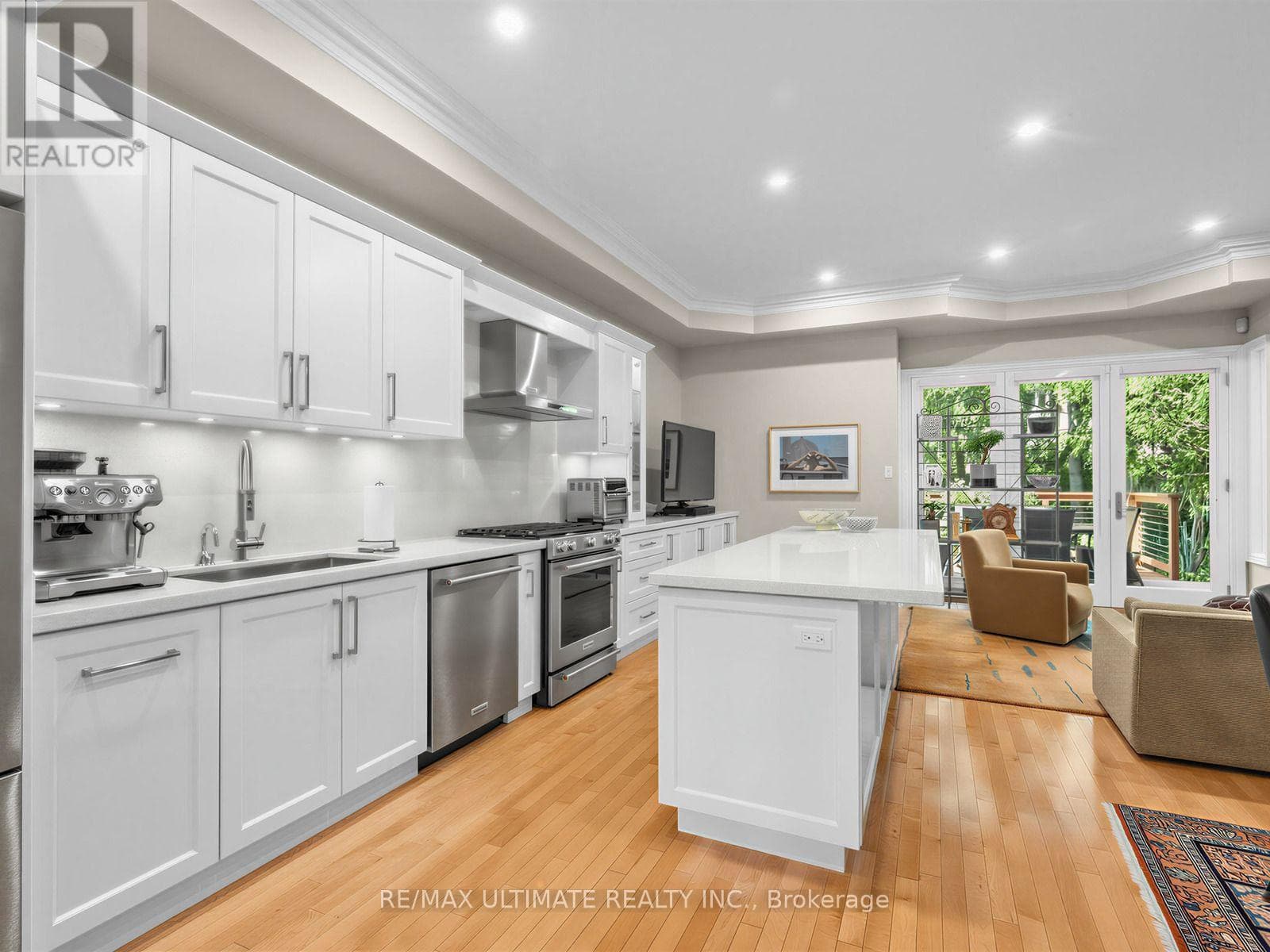 Single Family at 378 Melrose Avenue, Toronto (Bedford Park-Nortown), Ontario - Photo 8 - RE/MAX Garden City Realty