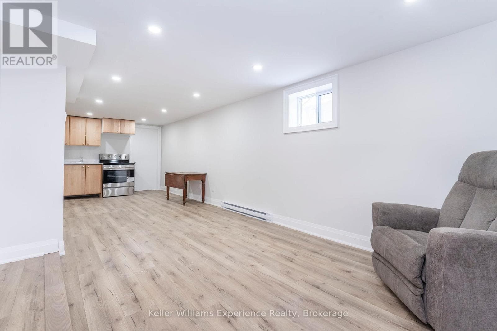 Single Family at 65 Drury Lane, Barrie (Wellington), Ontario - Photo 5 - RE/MAX Garden City Realty