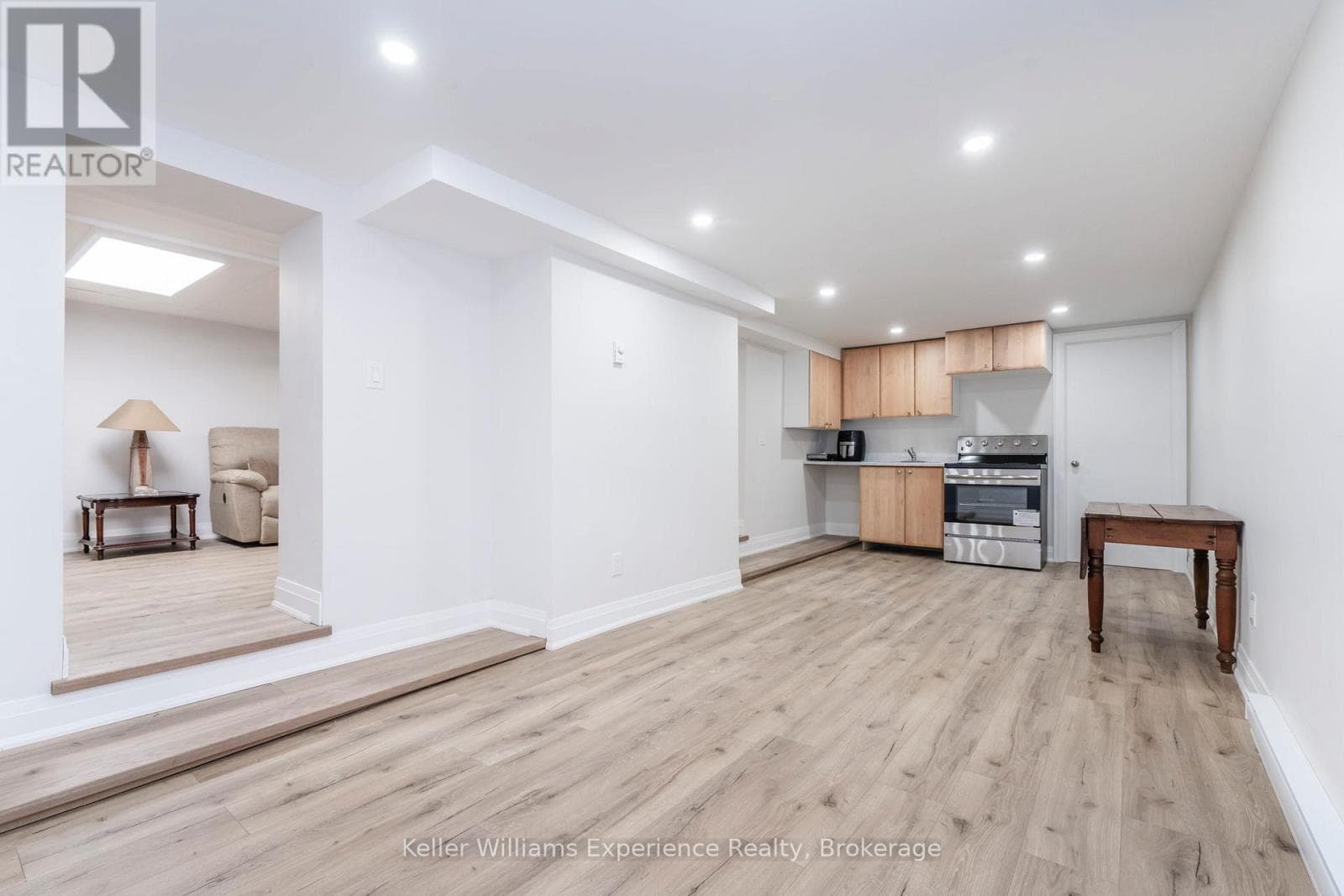Single Family at 65 Drury Lane, Barrie (Wellington), Ontario - Photo 7 - RE/MAX Garden City Realty