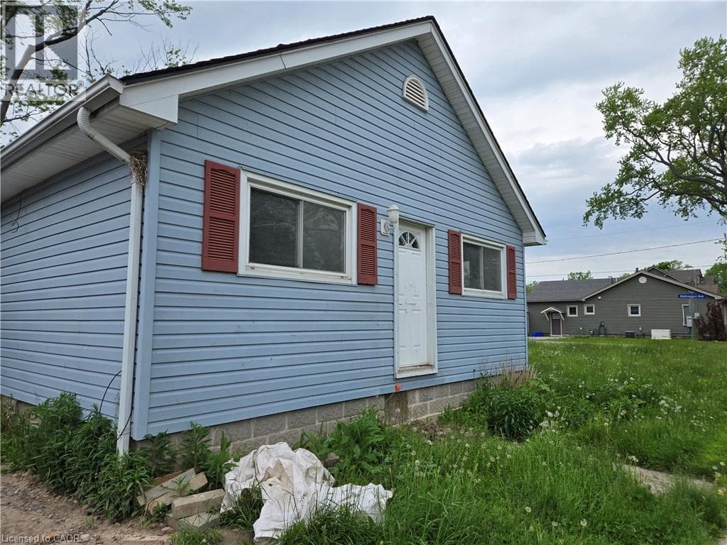 Single Family at 303 RIDGE Road, Fort Erie, Ontario - Photo 10 - RE/MAX Garden City Realty