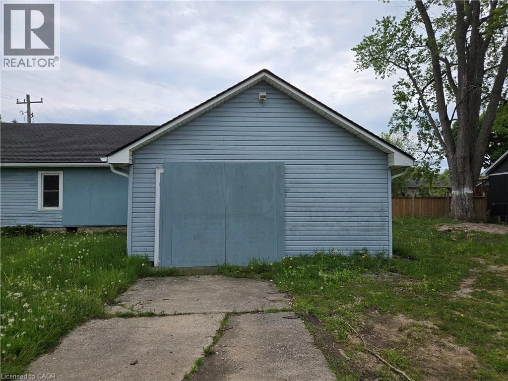Single Family at 303 RIDGE Road, Fort Erie, Ontario - Photo 2 - RE/MAX Garden City Realty