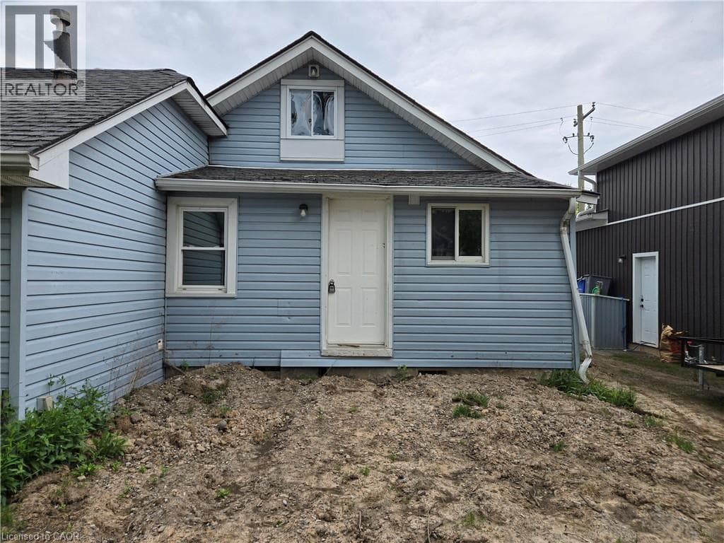Single Family at 303 RIDGE Road, Fort Erie, Ontario - Photo 5 - RE/MAX Garden City Realty