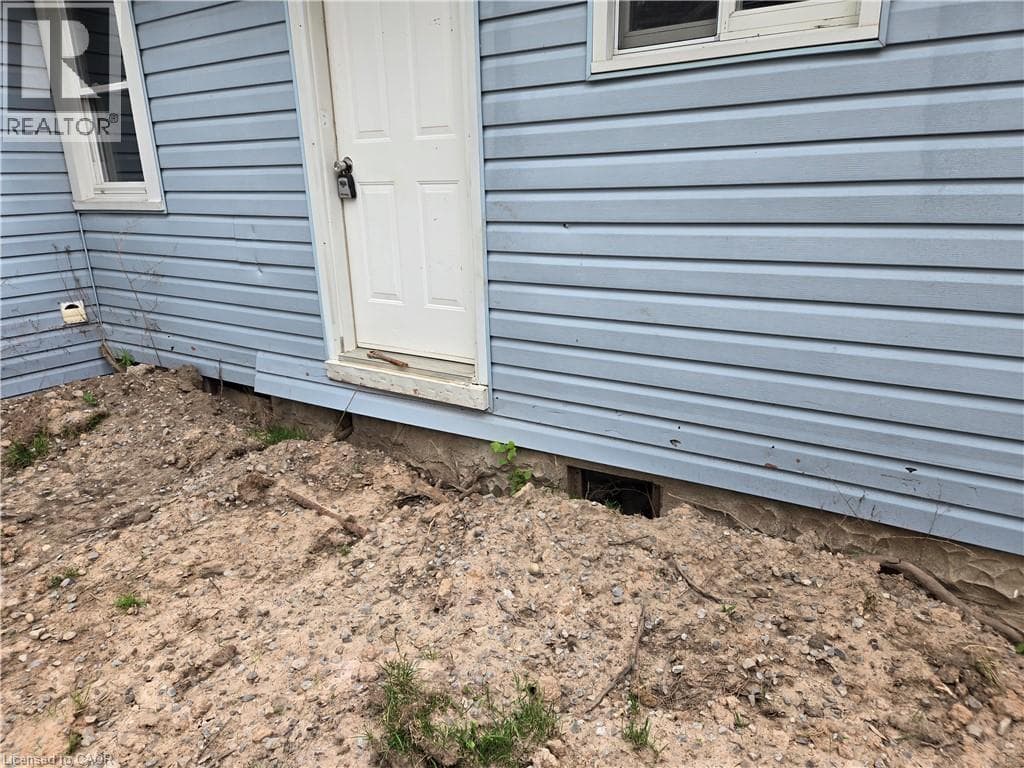 Single Family at 303 RIDGE Road, Fort Erie, Ontario - Photo 6 - RE/MAX Garden City Realty