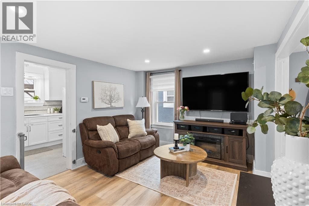 Single Family at 109 WILTON Avenue, Welland, Ontario - Photo 2 - RE/MAX Garden City Realty