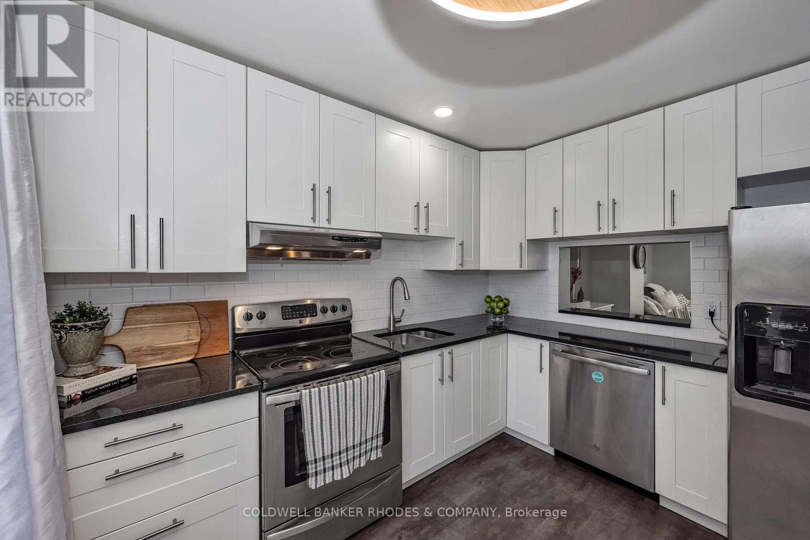 Single Family at 68 Costello Avenue, Ottawa, Ontario - Photo 6 - RE/MAX Garden City Realty
