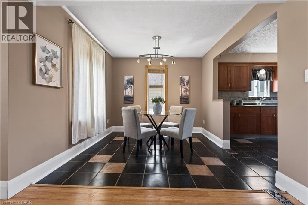 Single Family at 71 SCHOLFIELD Avenue, Welland, Ontario - Photo 7 - RE/MAX Garden City Realty