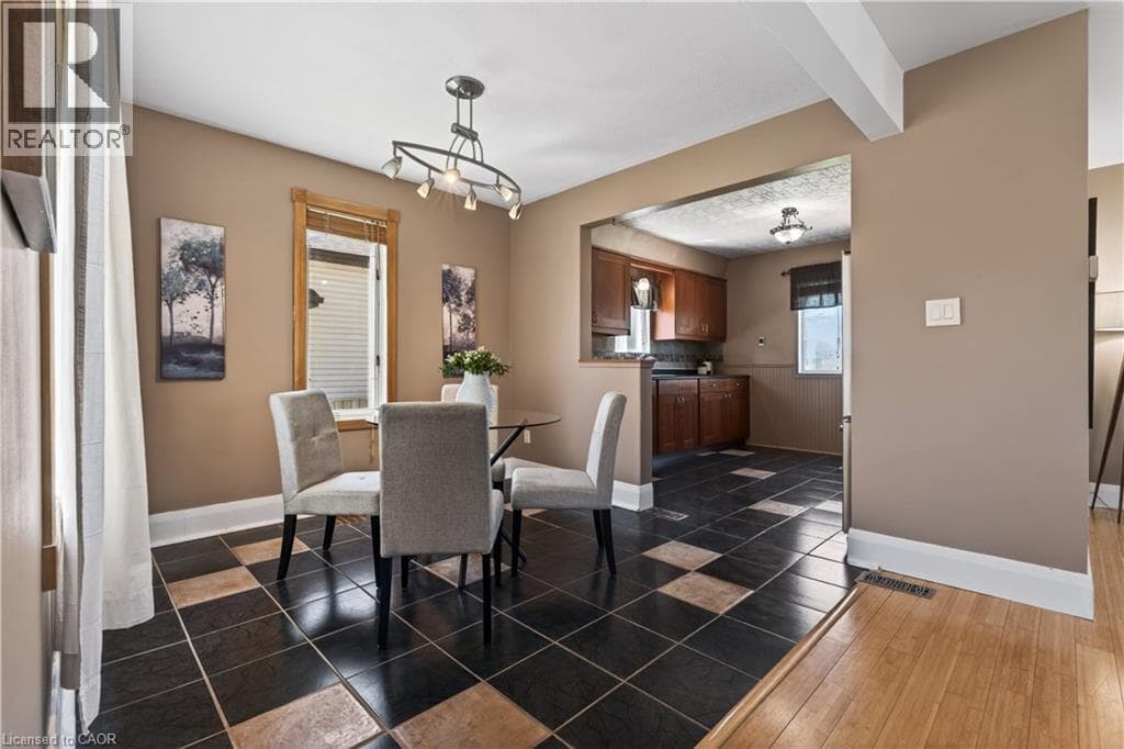 Single Family at 71 SCHOLFIELD Avenue, Welland, Ontario - Photo 10 - RE/MAX Garden City Realty