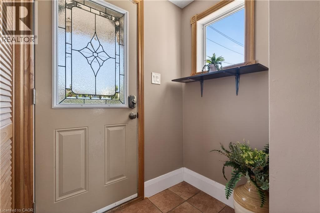 Single Family at 71 SCHOLFIELD Avenue, Welland, Ontario - Photo 5 - RE/MAX Garden City Realty