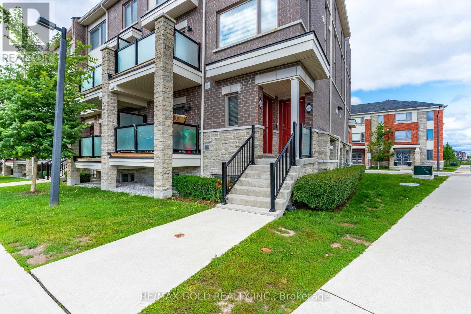 16- 240 Lagerfeld Drive