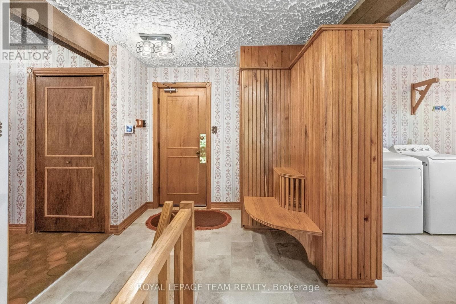Single Family at 14 Taunton Place, Ottawa, Ontario - Photo 7 - RE/MAX Garden City Realty