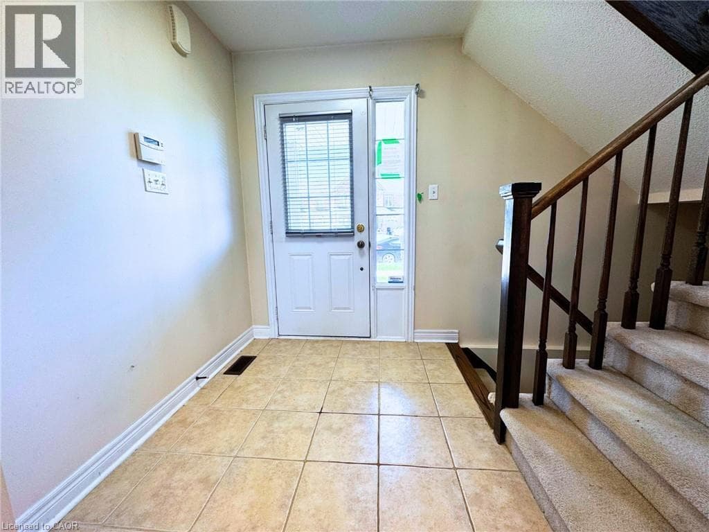 Single Family at 11 KEITH Crescent, Niagara-on-the-Lake, Ontario - Photo 3 - RE/MAX Garden City Realty