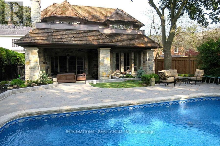 Single Family at 76 De Vere Gardens, Toronto (Bedford Park-Nortown), Ontario - Photo 2 - RE/MAX Garden City Realty
