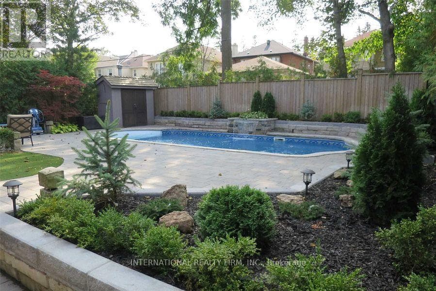 Single Family at 76 De Vere Gardens, Toronto (Bedford Park-Nortown), Ontario - Photo 4 - RE/MAX Garden City Realty