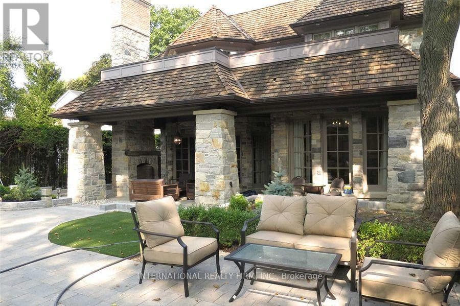 Single Family at 76 De Vere Gardens, Toronto (Bedford Park-Nortown), Ontario - Photo 6 - RE/MAX Garden City Realty