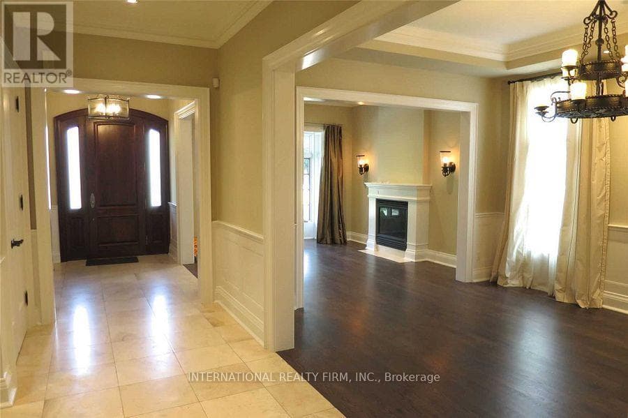 Single Family at 76 De Vere Gardens, Toronto (Bedford Park-Nortown), Ontario - Photo 8 - RE/MAX Garden City Realty