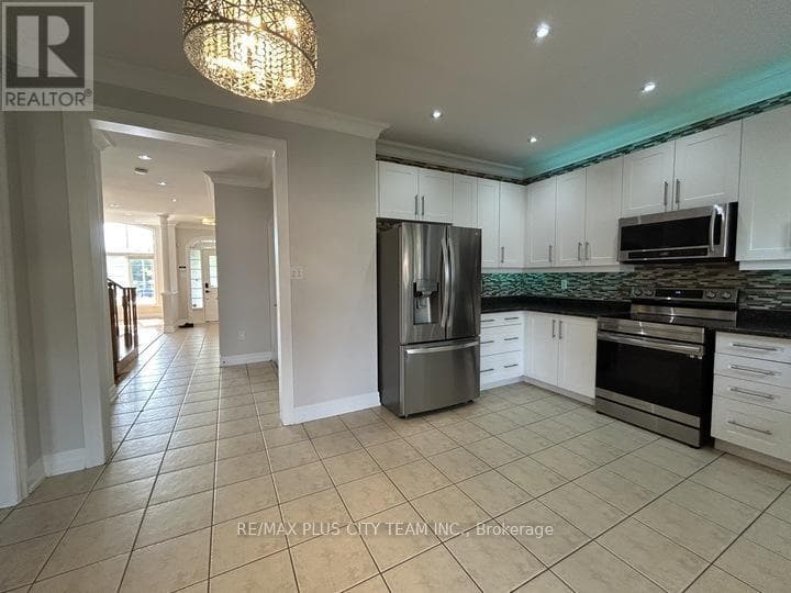 Single Family at 59 Trish Drive, Richmond Hill (Oak Ridges Lake Wilcox), Ontario - Photo 8 - RE/MAX Garden City Realty