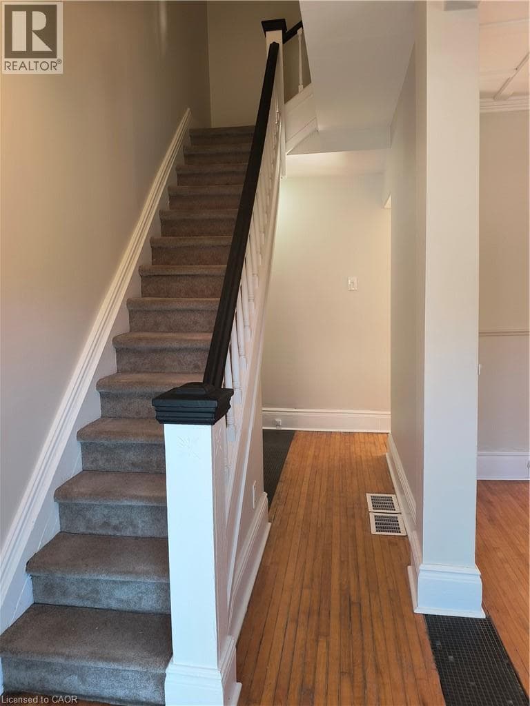 Single Family at 4208 TERRACE Avenue, Niagara Falls, Ontario - Photo 5 - RE/MAX Garden City Realty