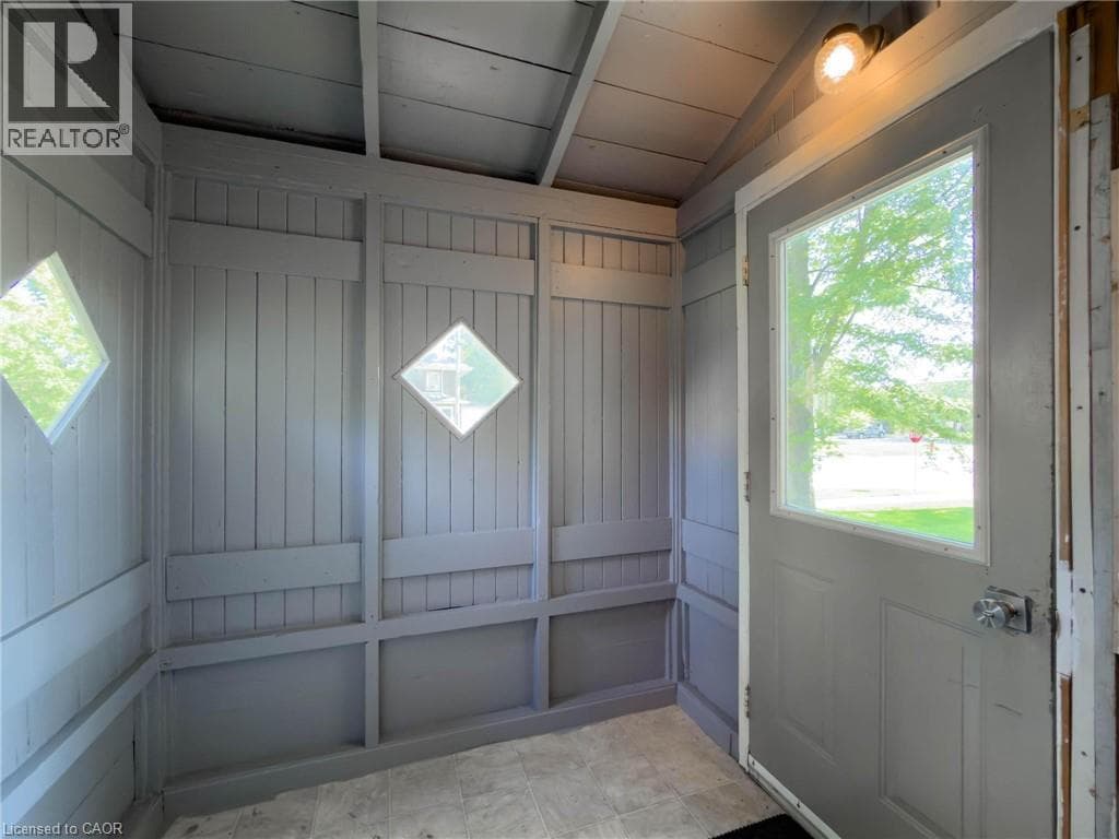 Single Family at 51 PLYMOUTH Road, Welland, Ontario - Photo 5 - RE/MAX Garden City Realty