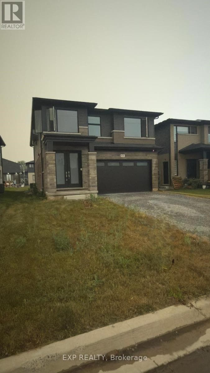 Single Family at 1031 Alliston Avenue, Fort Erie (Crescent Park), Ontario - Photo 4 - RE/MAX Garden City Realty