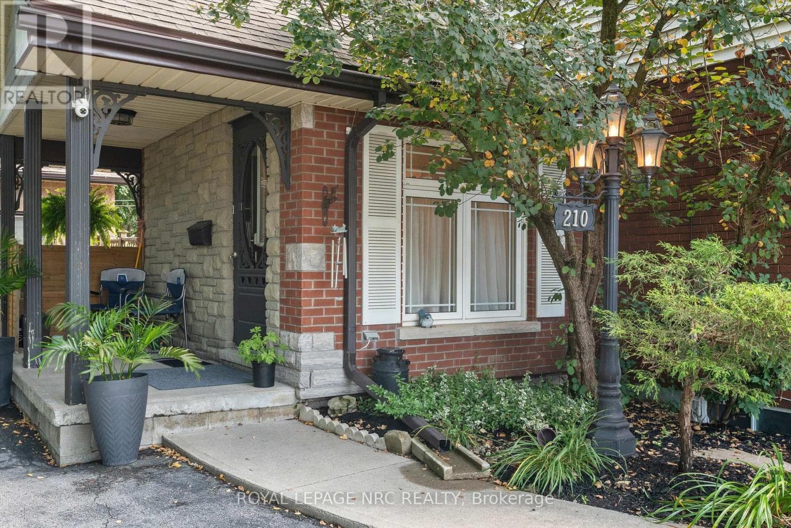 Single Family at 210 Ontario Street, Thorold (Allanburg/Thorold South), Ontario - Photo 3 - RE/MAX Garden City Realty
