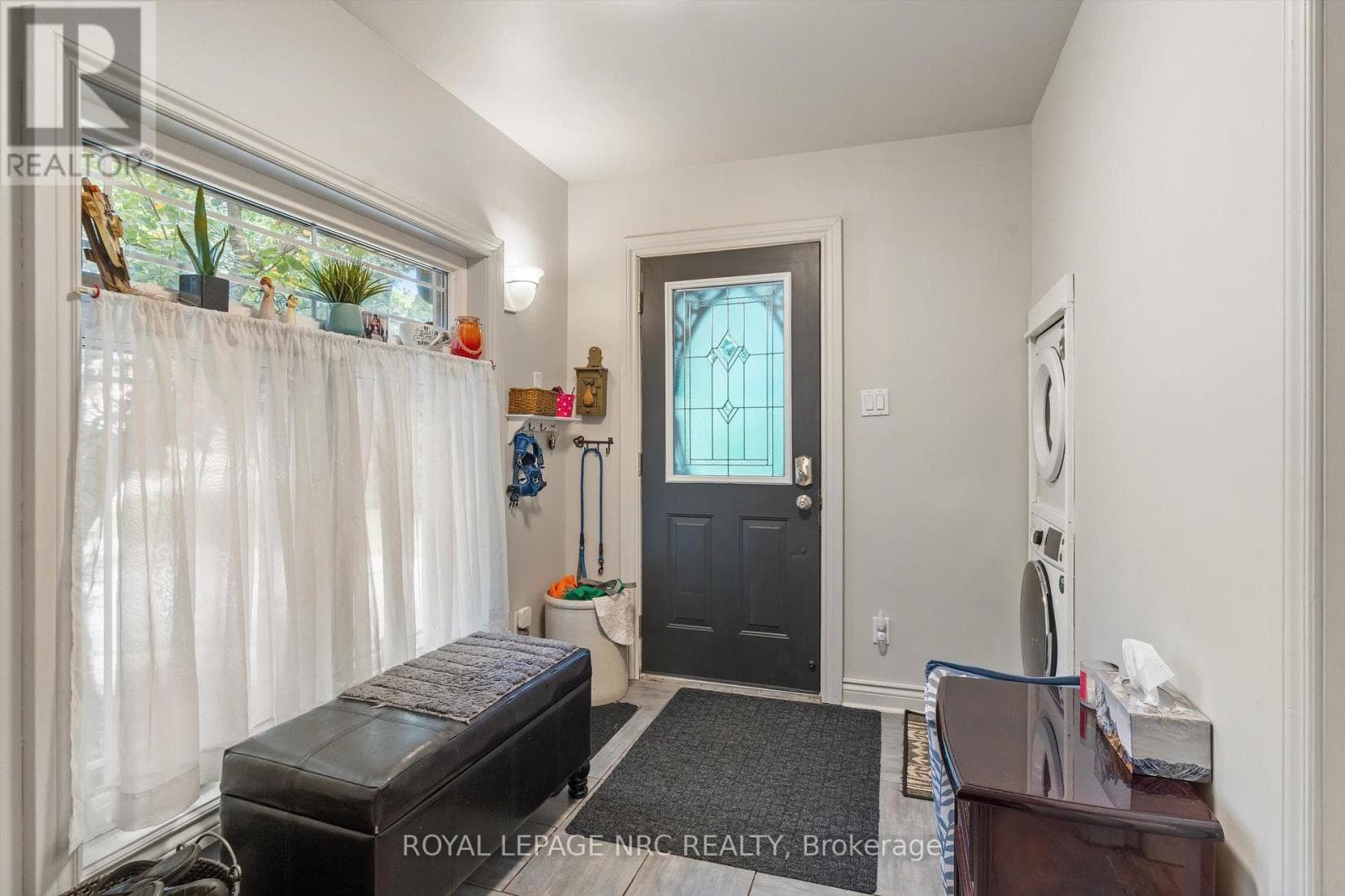 Single Family at 210 Ontario Street, Thorold (Allanburg/Thorold South), Ontario - Photo 4 - RE/MAX Garden City Realty