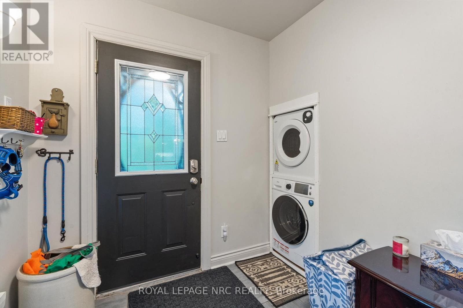 Single Family at 210 Ontario Street, Thorold (Allanburg/Thorold South), Ontario - Photo 5 - RE/MAX Garden City Realty