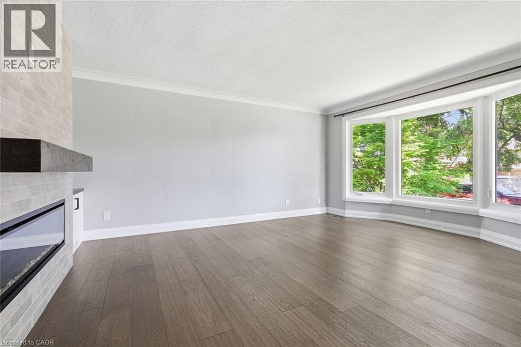 Single Family at 94 DORCHESTER Drive, Grimsby, Ontario - Photo 5 - RE/MAX Garden City Realty