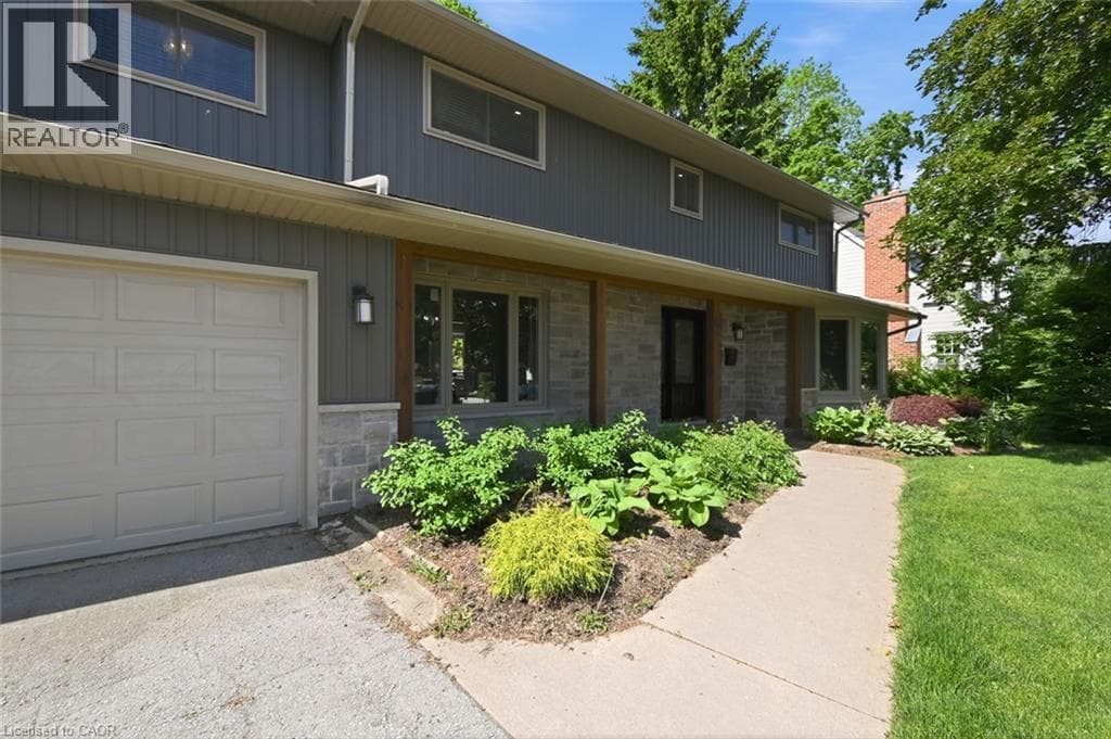 Single Family at 94 DORCHESTER Drive, Grimsby, Ontario - Photo 2 - RE/MAX Garden City Realty