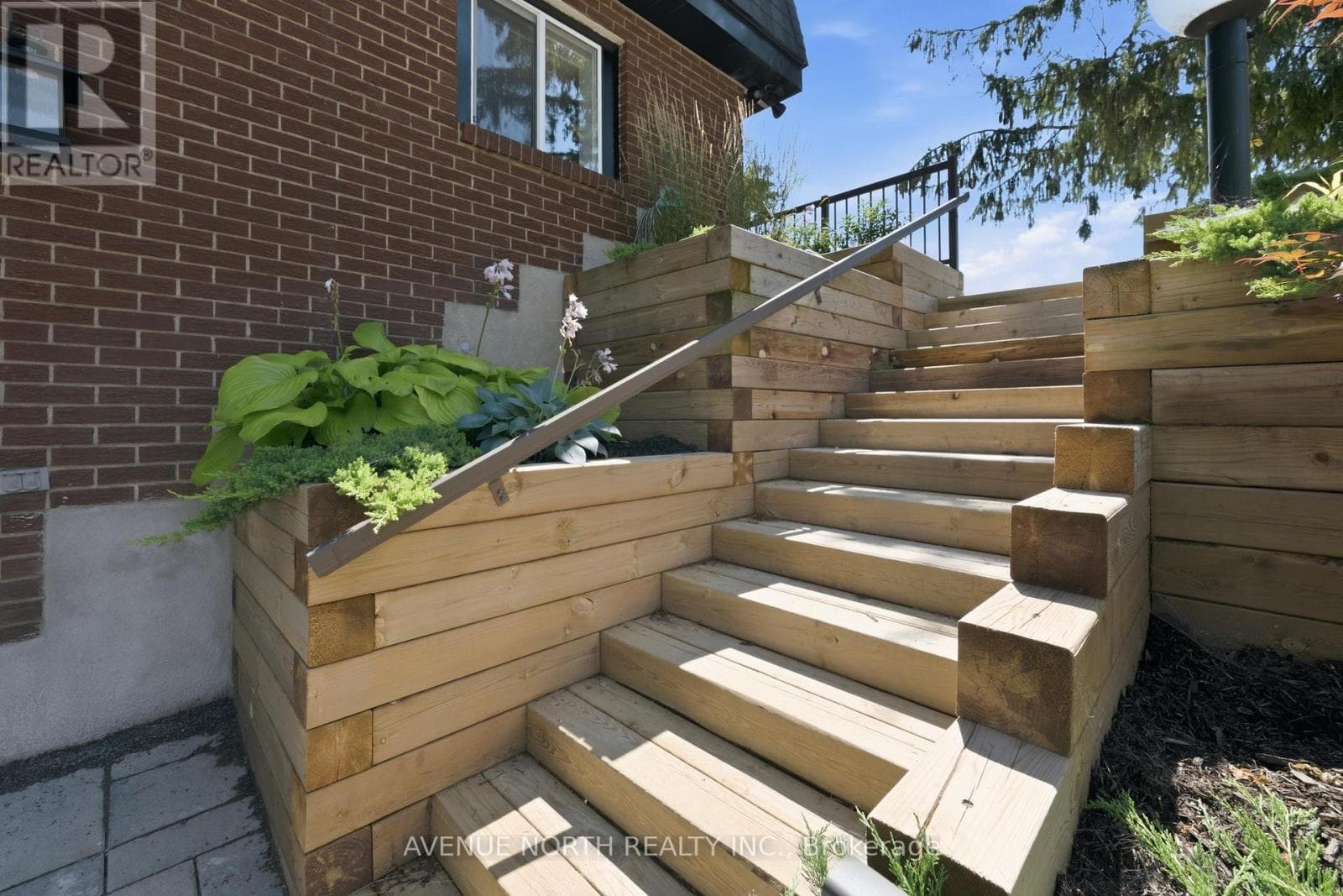 Single Family at 2 OBERON Street, Ottawa, Ontario - Photo 3 - RE/MAX Garden City Realty