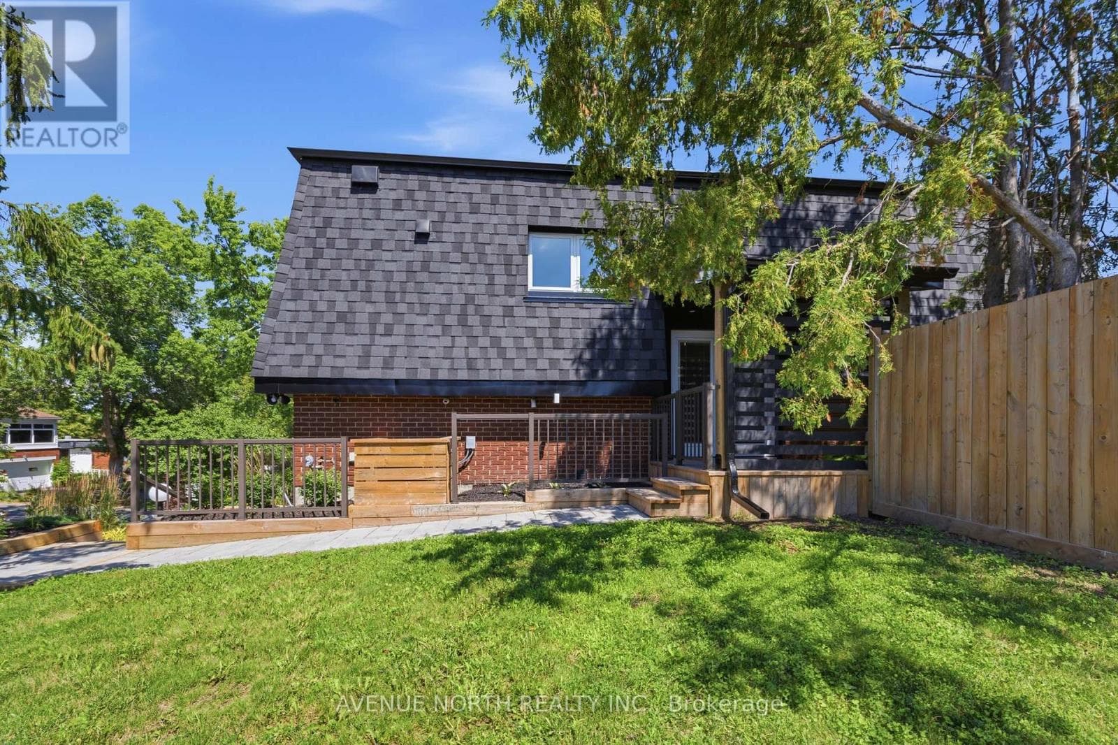 Single Family at 2 OBERON Street, Ottawa, Ontario - Photo 5 - RE/MAX Garden City Realty