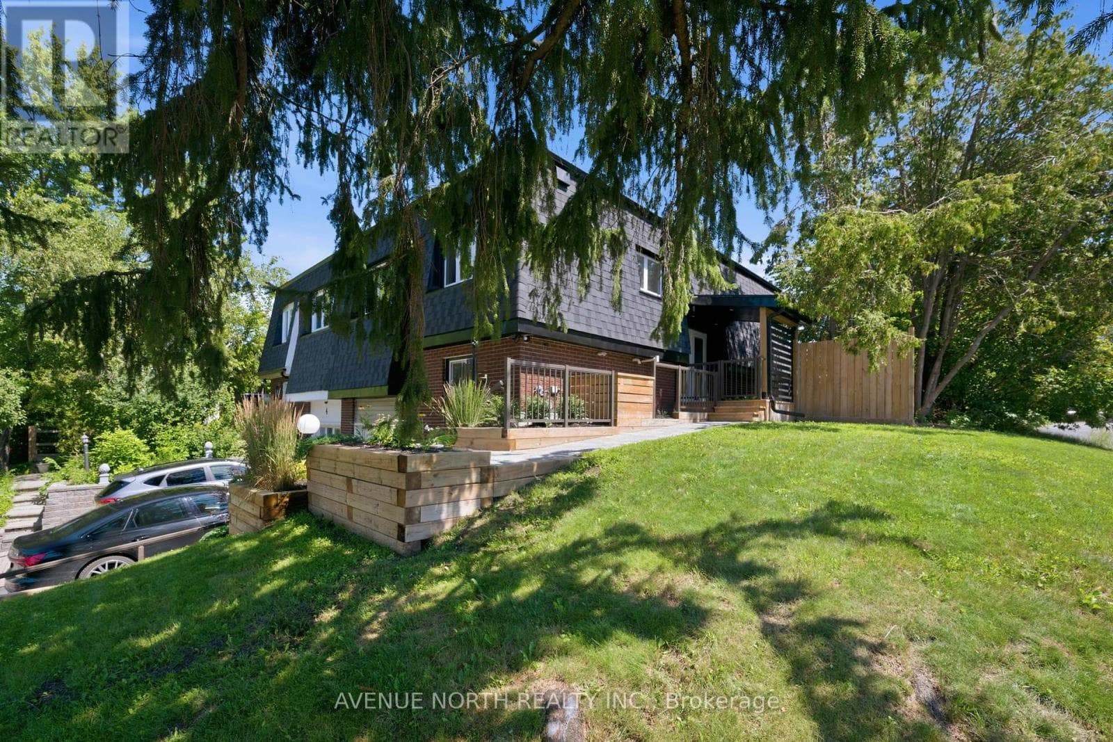 Single Family at 2 OBERON Street, Ottawa, Ontario - Photo 6 - RE/MAX Garden City Realty