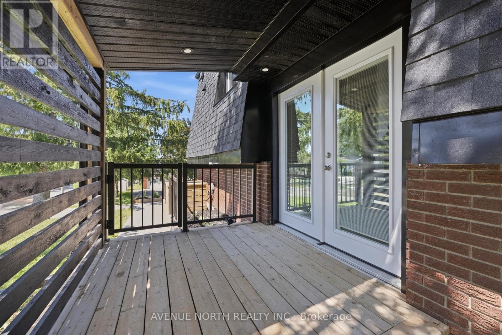Single Family at 2 OBERON Street, Ottawa, Ontario - Photo 9 - RE/MAX Garden City Realty