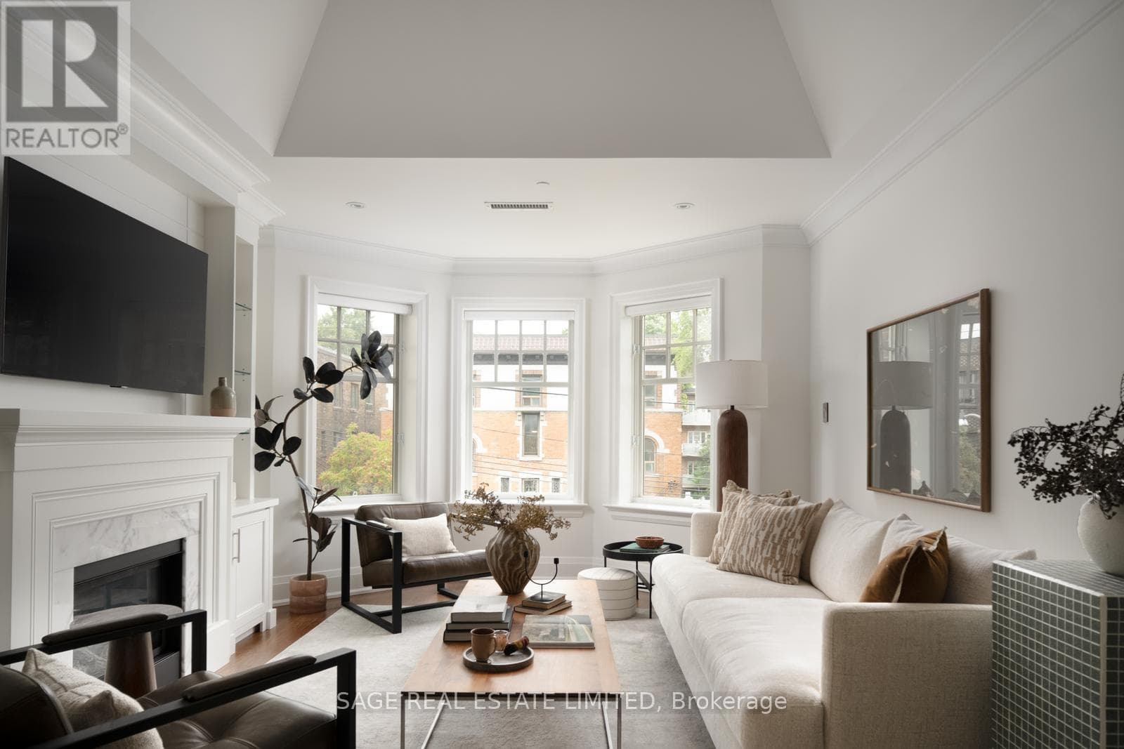 3D- 319 Lonsdale Road