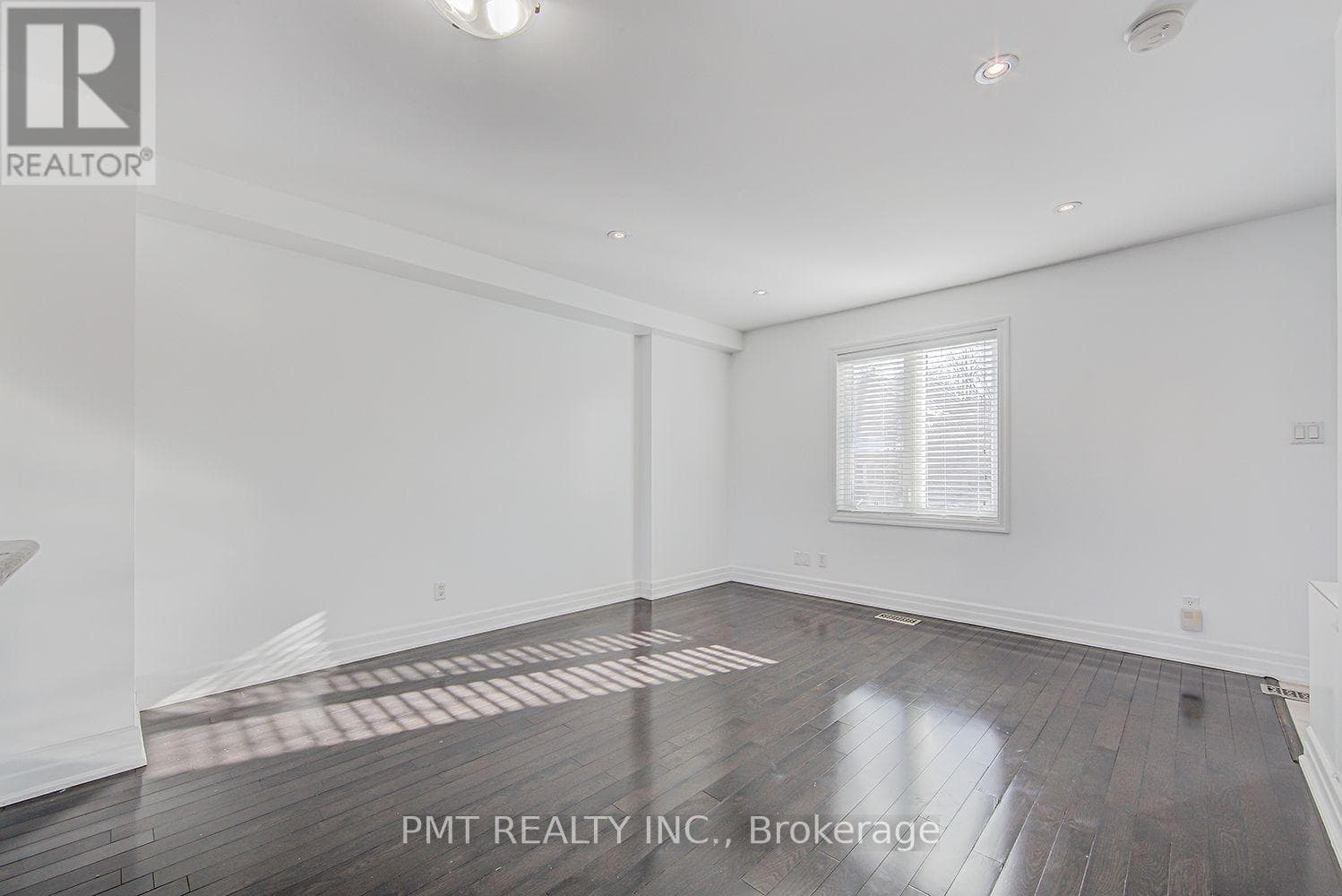 Single Family at 14 Coventry Street, Toronto (Oakridge), Ontario - Photo 6 - RE/MAX Garden City Realty