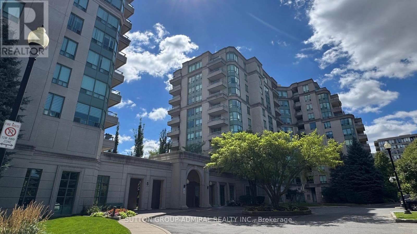Single Family at 205- 1 Emerald Lane, Vaughan (Crestwood-Springfarm-Yorkhill), Ontario - Photo 2 - RE/MAX Garden City Realty