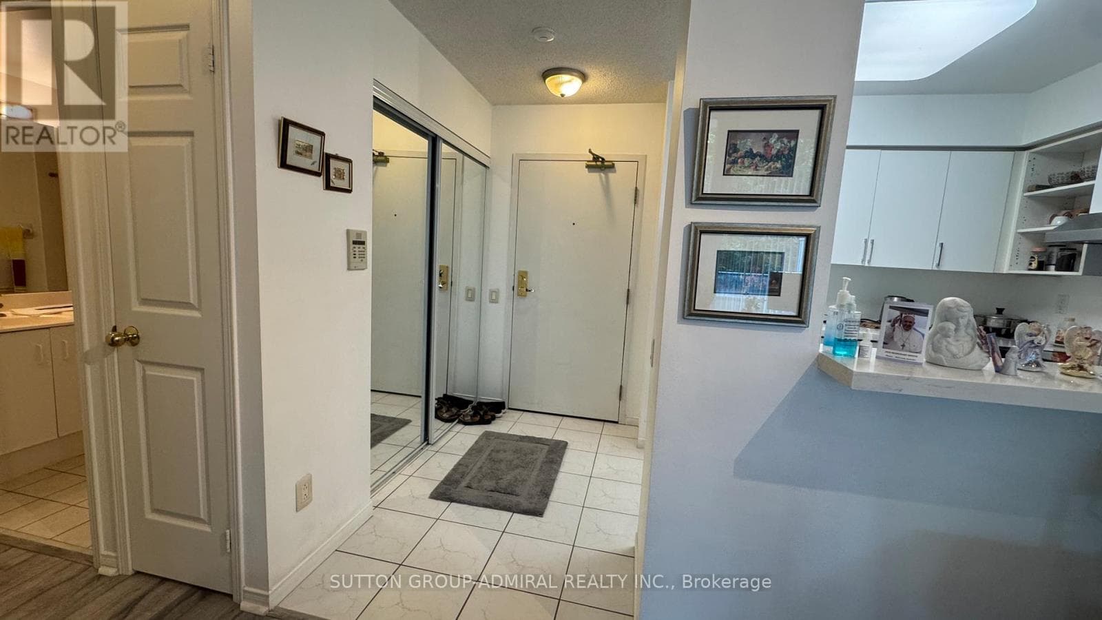 Single Family at 205- 1 Emerald Lane, Vaughan (Crestwood-Springfarm-Yorkhill), Ontario - Photo 5 - RE/MAX Garden City Realty