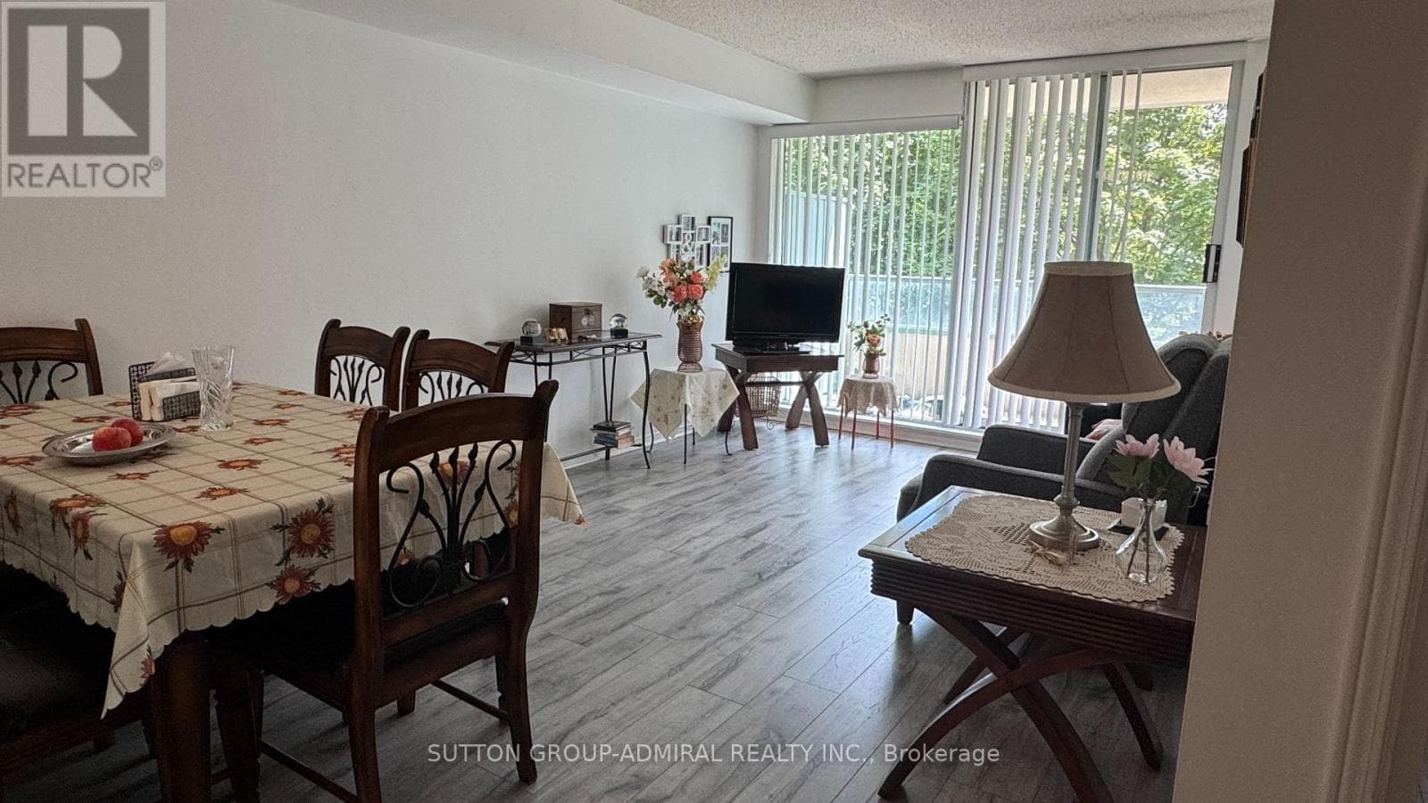 Single Family at 205- 1 Emerald Lane, Vaughan (Crestwood-Springfarm-Yorkhill), Ontario - Photo 6 - RE/MAX Garden City Realty