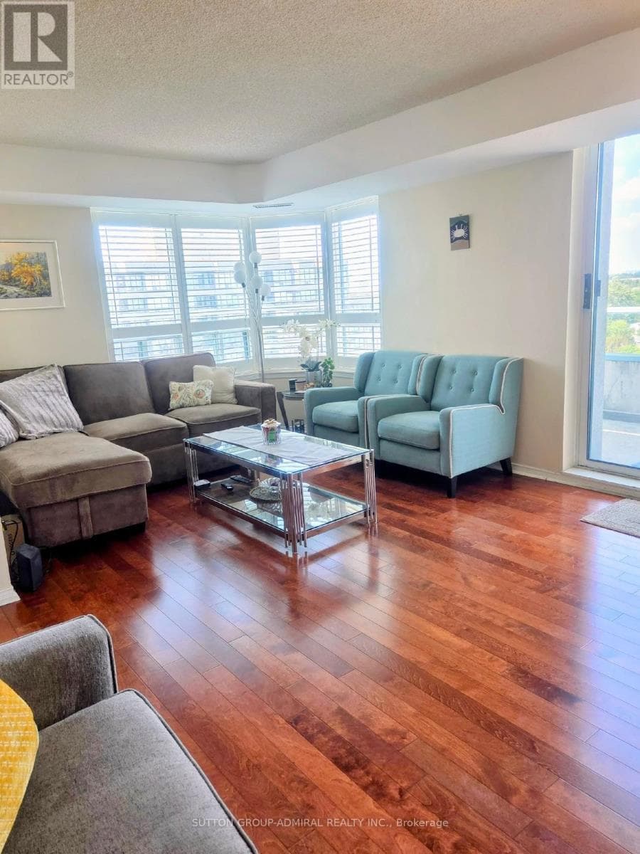 PH210- 1 Emerald Lane