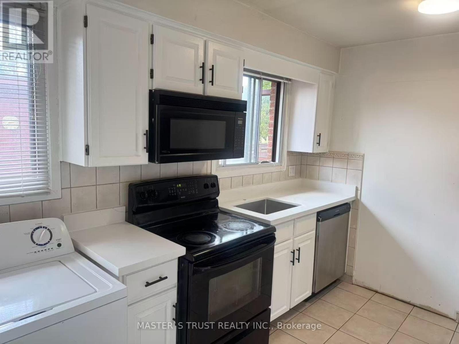 Single Family at Main- 1473 Freeport Drive, Mississauga (Erindale), Ontario - Photo 6 - RE/MAX Garden City Realty
