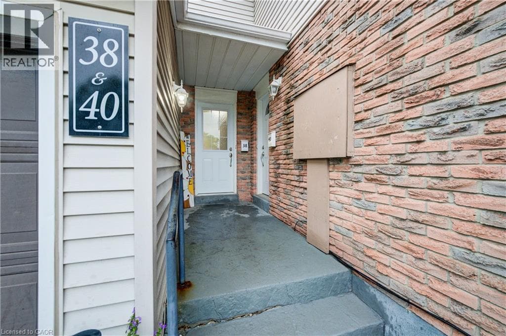 Single Family at 38- 175 ELM RIDGE Drive, Kitchener, Ontario - Photo 3 - RE/MAX Garden City Realty