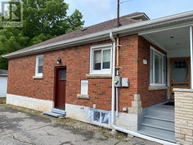 Upper- 6722 Dunn Street