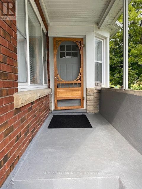 Single Family at Upper- 6722 Dunn Street, Niagara Falls (Arad/Fallsview), Ontario - Photo 2 - RE/MAX Garden City Realty