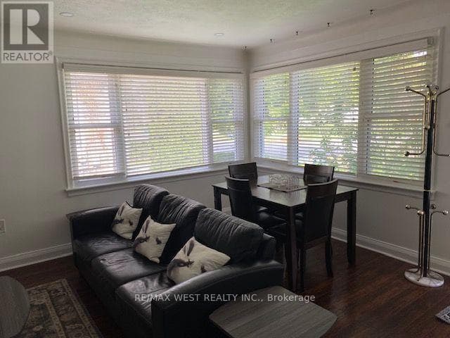 Single Family at Upper- 6722 Dunn Street, Niagara Falls (Arad/Fallsview), Ontario - Photo 4 - RE/MAX Garden City Realty