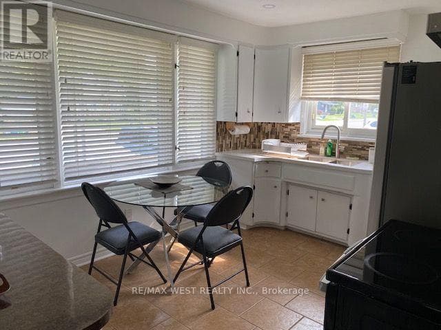Single Family at Upper- 6722 Dunn Street, Niagara Falls (Arad/Fallsview), Ontario - Photo 5 - RE/MAX Garden City Realty