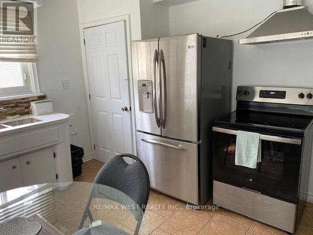 Single Family at Upper- 6722 Dunn Street, Niagara Falls (Arad/Fallsview), Ontario - Photo 6 - RE/MAX Garden City Realty