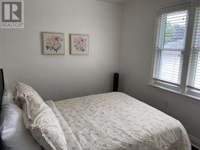 Single Family at Upper- 6722 Dunn Street, Niagara Falls (Arad/Fallsview), Ontario - Photo 7 - RE/MAX Garden City Realty